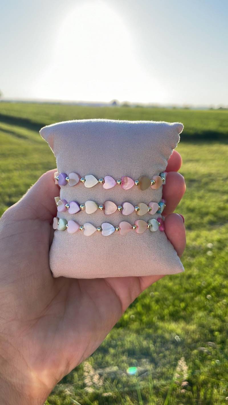 Perlenarmband Perlmutt Herz Geschenkidee Herzchenarmband Weiß von MeinePerlenideen