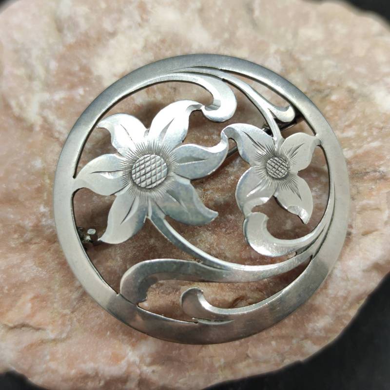 Brosche 900Er Silber Vintage 39mm Silberbrosche Retro Zeitlos Oma Schmuck Handarbeit Damen Brosche 900Er Silber Vintage 39mm Silberbrosche Retro Zeitlos Oma Schmuck Handarbeit Damen von MeineSchmuckliebe