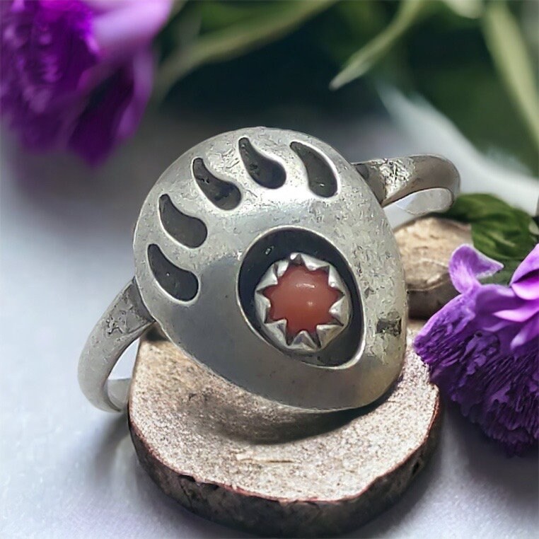 Damen Ring 16, 6 Mm Gr. 52 Echt Silber Hundepfote Wolf Bärentatze Retro Zeitlos Vintage Damenring Mädchen Damen Ring 16, 6 Mm Gr. 52 Echt Silber Hundepfote Wolf Bärentatze Retro Zeitlos Vintage Damenring Mädchen von MeineSchmuckliebe
