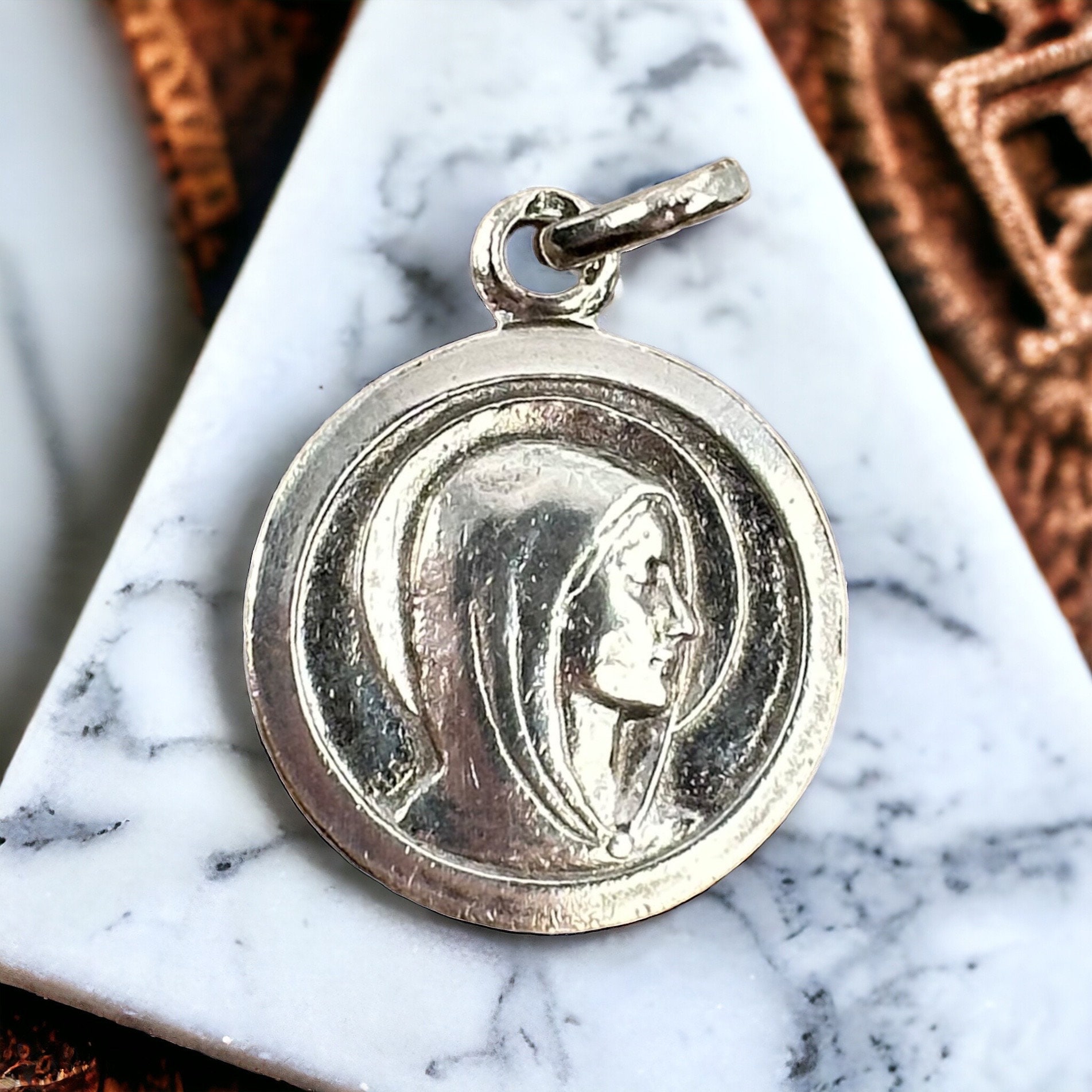 Medaillon Kettenanhänger Echt Silber Heilige Maria Vintage Accessoires Damen Edel Retro Anhänger Mutter Gottes Rarität Doppelseitig Medaillon Kettenanhänger Echt Silber Heilige Maria Vintage Accessoires Damen Edel Retro Anhänger Mutter Gottes Rarität Doppelseitig von MeineSchmuckliebe