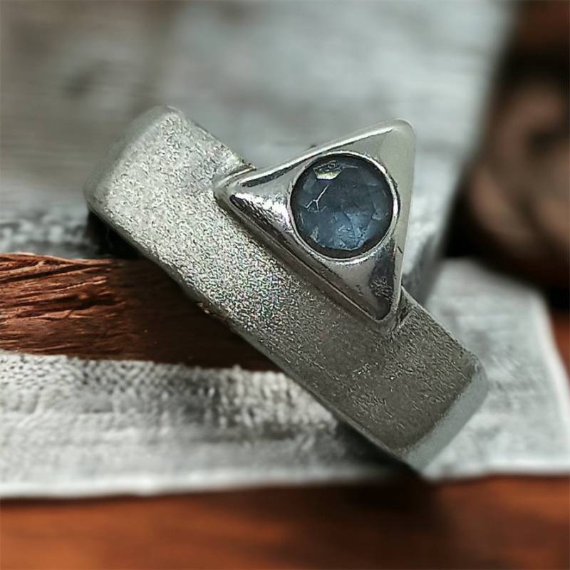 Ring 17, 2 Mm Gr. 54 Gebürstet Design Mit Zirkonia Dreieck Vintage Retro Geschenk Edelstein 925Er Silber Silberring Damenring von MeineSchmuckliebe