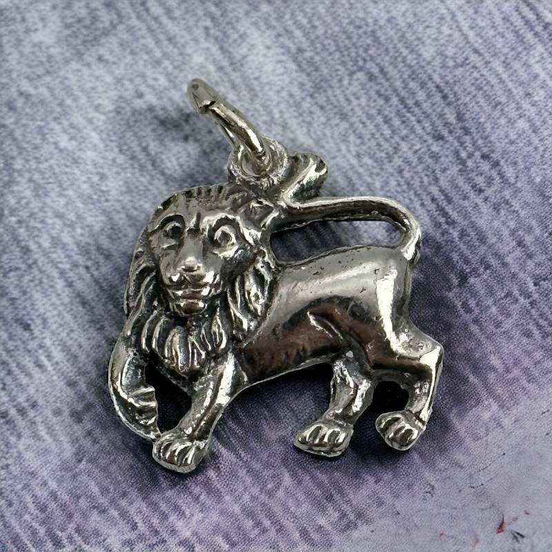 Sternzeichen Löwe Kettenanhänger 835Er Silber Anhänger Vintage Style Geschenk Patina Horoskop von MeineSchmuckliebe