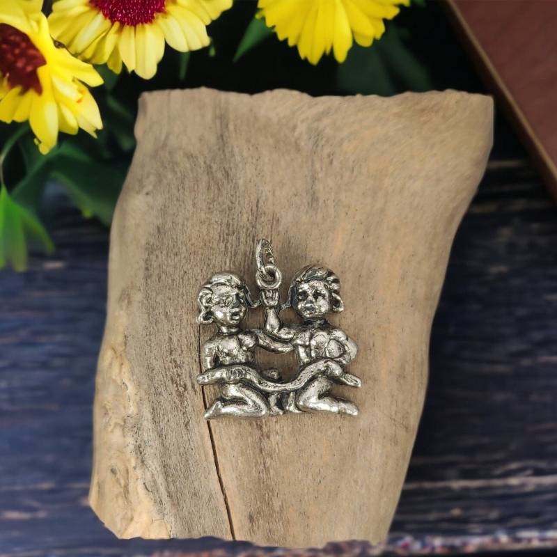 Zwillinge Kettenanhänger 22 X 21mm Vintage Style Kinder Geschenk Sternzeichen Patina Damen Anhänger Unisex Retro Edel Zeitlos Horoskop von MeineSchmuckliebe