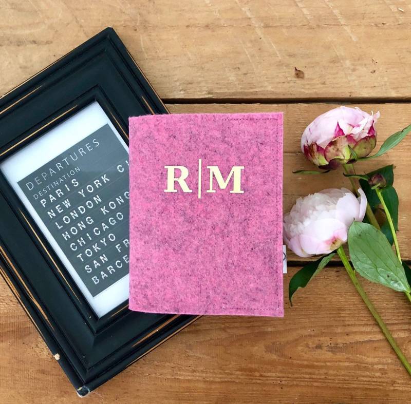 Reisepasshülle Personalisiert| Initialien | Individuelle Passhülle Mit Namen von MeinuDein