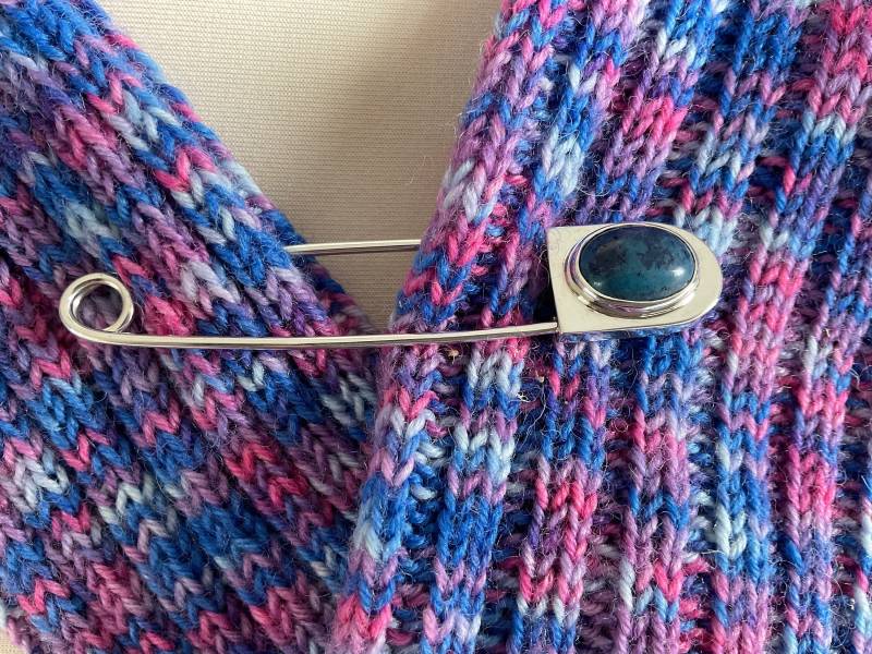 Sicherheitsnadel Safety Pin Silber Dumortieritcabochon Cabochon Brosche Blau Schließe Geschenk Für Sie von MeisterGoldschmiedin