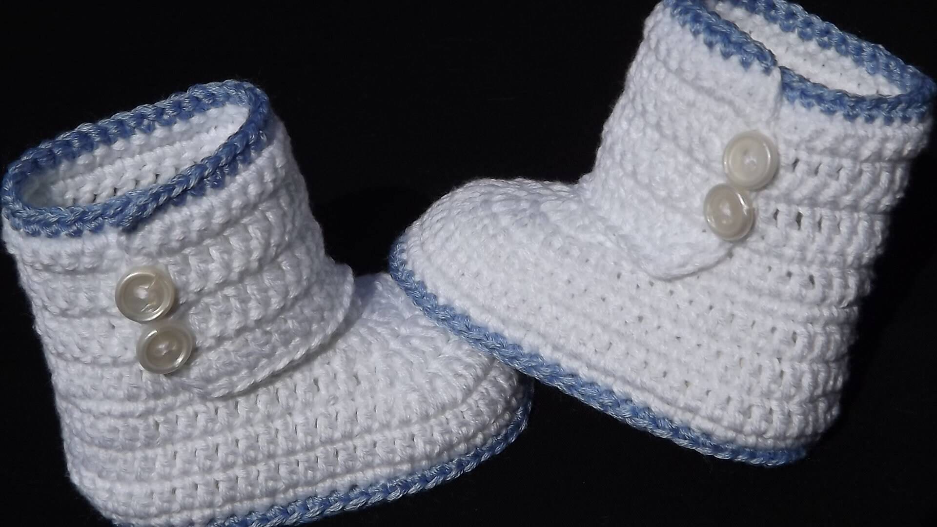 Baby Schuhe, Babyboots, Babystiefel, Neugeborenenschuhe, Handarbeit, Weiß/Blau 8.5-10.5 cm von Meistermasche