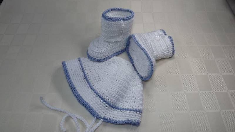 Baby-Boot's Gehäkelt 9, 5 cm & Mütze, Umfang 37-40cm. Weiß/Blau von Meistermasche