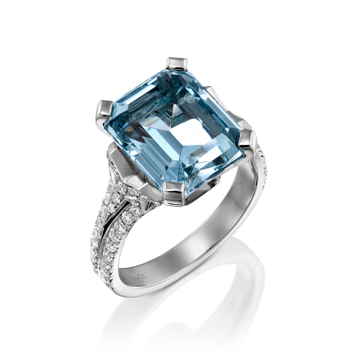 18K Diamanten Und Exklusiver Tiefblauer Aquamarin-Smaragd-Schliffring von MeitalElkayam