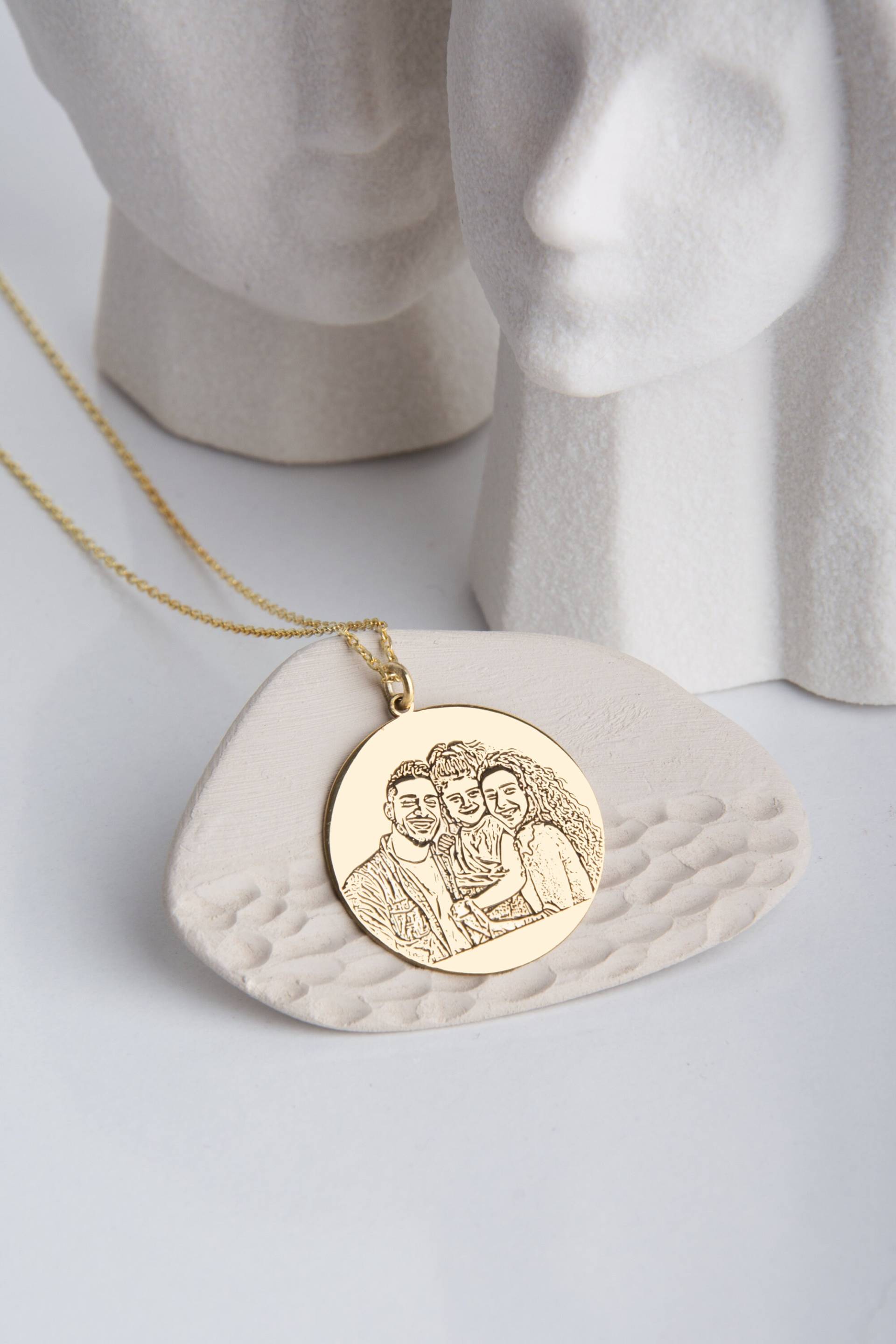 Personalisierte Familien Porträt Halskette Gravierter Sterling Silber Erinnerungsschmuck von MekaSilverJewelry