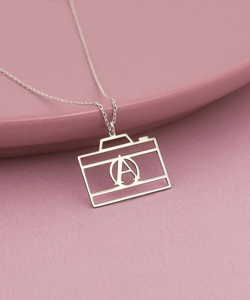 Personalisierte Kamera Halskette Benutzerdefinierte Anfang Fotograf Geschenk von MekaSilverJewelry