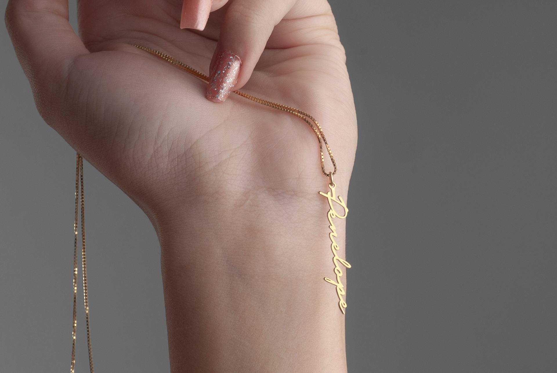 Personalisierte Vertikale Namenskette 925 Sterling Silber Zierlicher Schmuck von MekaSilverJewelry