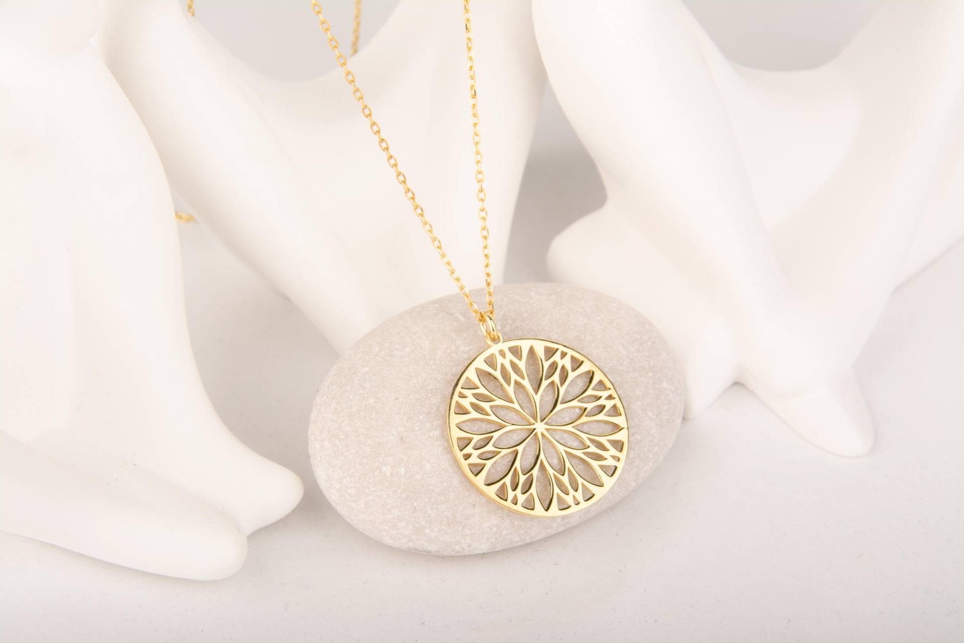 Zierliche Lotusblumen Kette 925 Sterling Silber Yoga Anhänger von MekaSilverJewelry