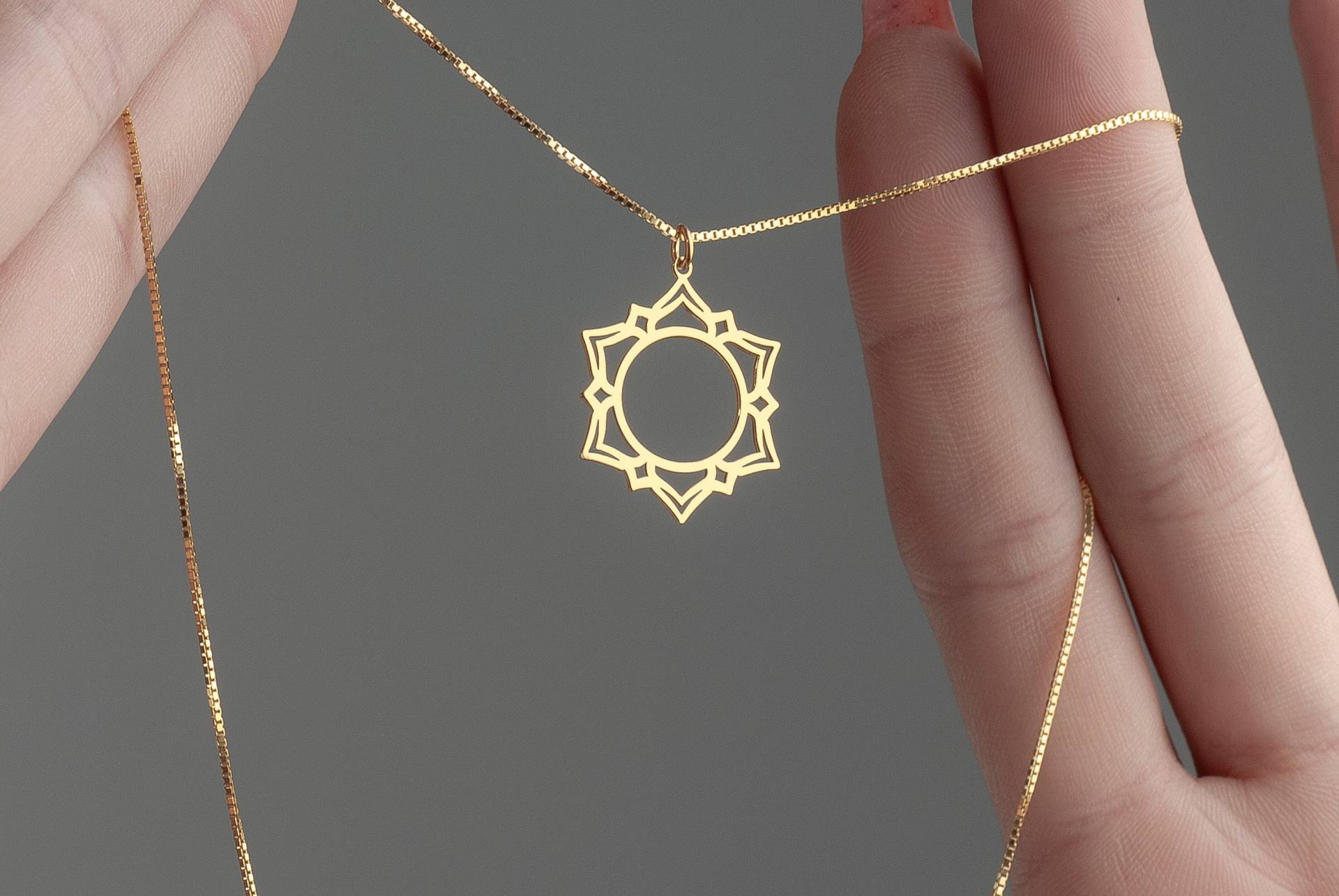 sterling Silber Chakra Symbol Halskette Spiritueller Yoga Schmuck von MekaSilverJewelry