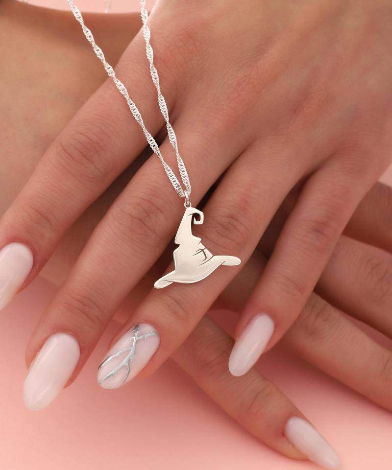 sterling Silber Hexenhut Halskette 14K Vergoldetes Handmade Anhänger von MekaSilverJewelry