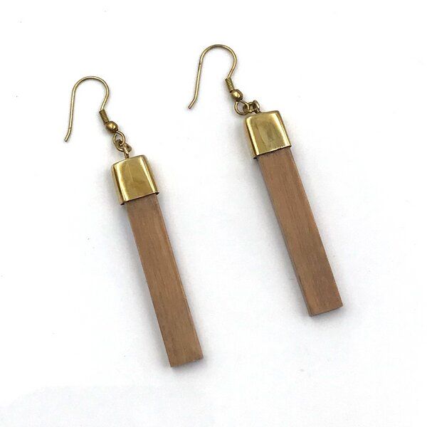 Mekhada Messingohrring mit Holz Mekhada Messingohrring mit Holz von Mekhada