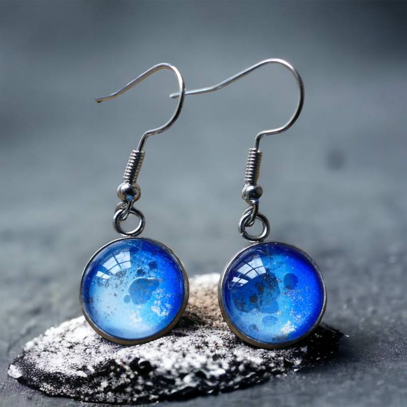 Blaue Hängeohrringe von MelAmieDesign