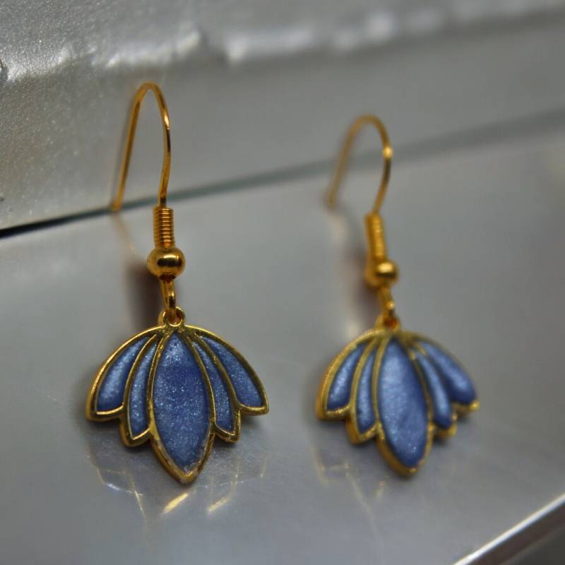 Goldene Blüten-Ohrringe Azurblau in Verschiedenen Variationen von MelAmieDesign