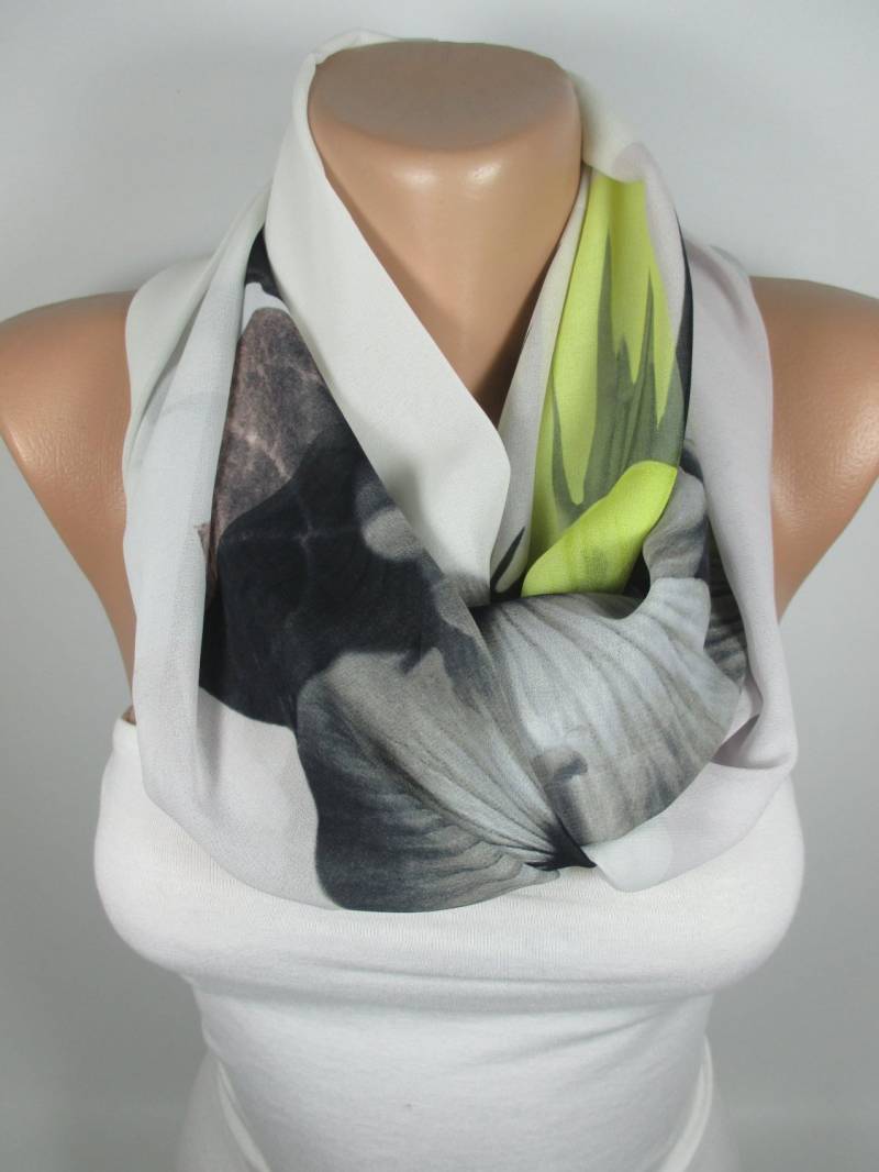 Floral Infinity Schal Blume Pflanze Schleife Kreis Frauen Gartenarbeit Geschenk Weihnachtsgeschenk Für Sie Mama von MelScarf