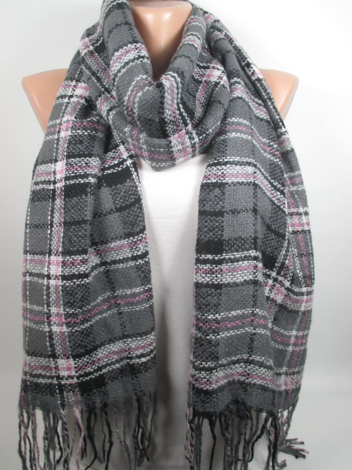 Karierte Decke Schal Flanell Grau Einzigartiges Geschenk Für Frauen Ihn Ihre Männer Winter Weihnachtsgeschenk Sie von MelScarf