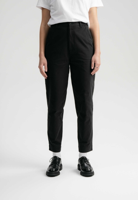 Hose Relaxed Fit  Modell: Janaki GOTS von Mela