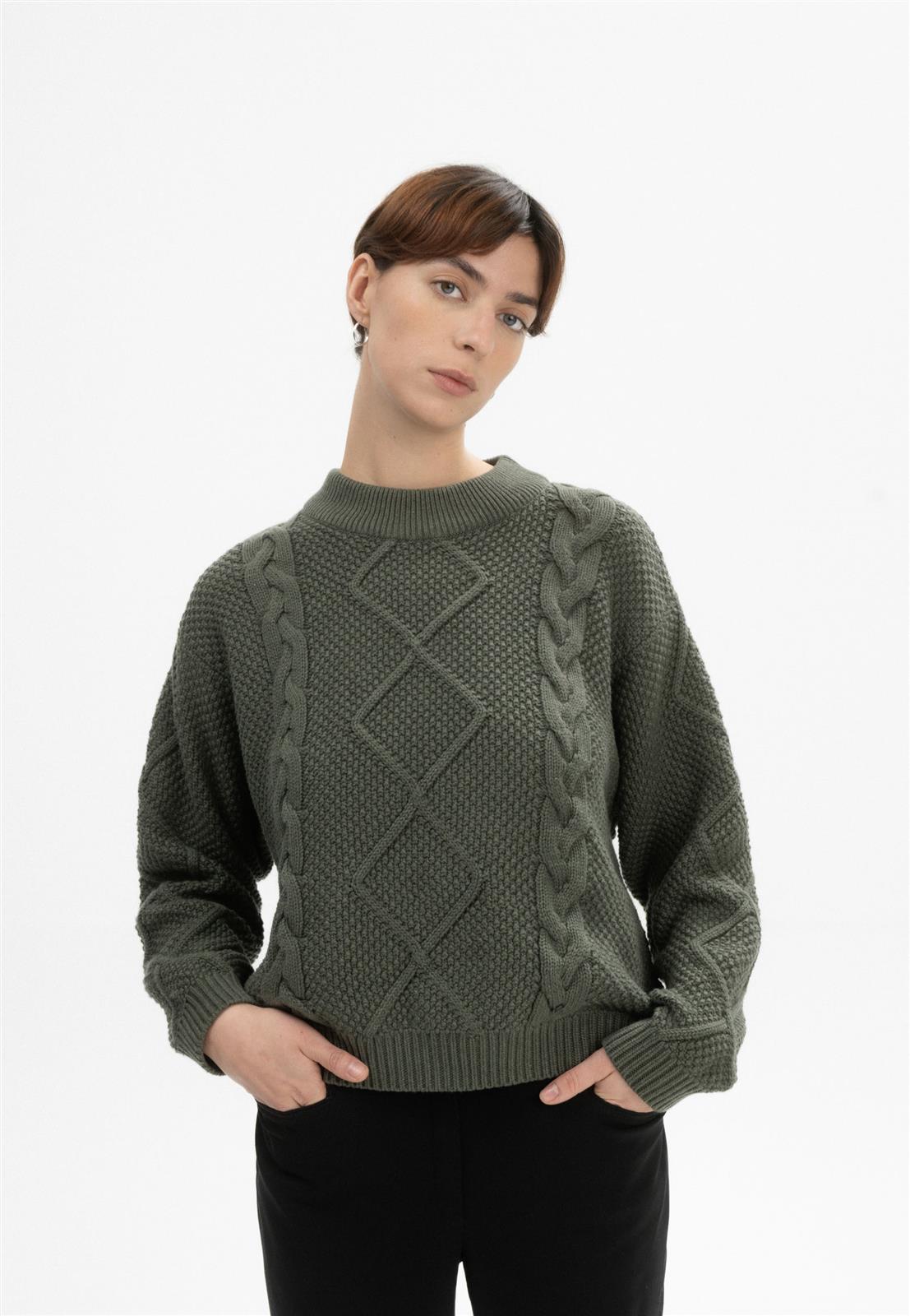 Zopfmuster Pullover Modell: Samaira von Mela