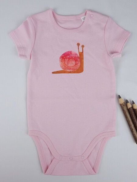Meladi Kinder Baby-Body aus Biobaumwolle - Schnecke auf Rosa Meladi Kinder Baby-Body aus Biobaumwolle - Schnecke auf Rosa von MelaDi