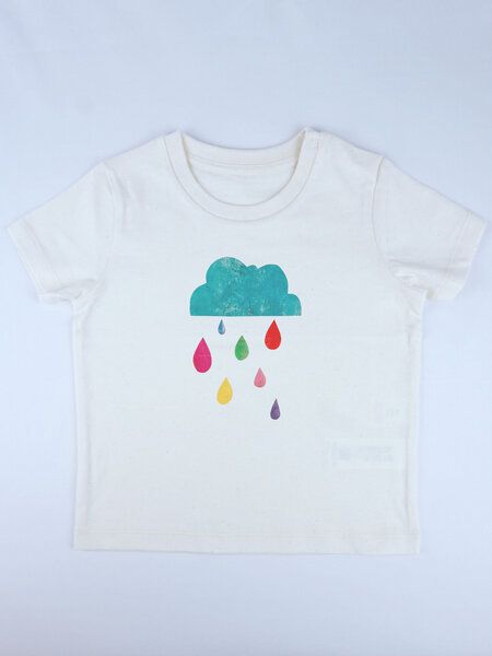 Meladi Kinder Baby-Shirt aus Biobaumwolle - Regenwolke auf Natural Raw Meladi Kinder Baby-Shirt aus Biobaumwolle - Regenwolke auf Natural Raw von MelaDi