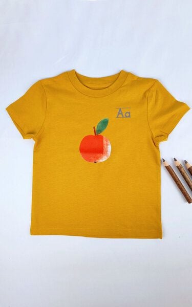 Meladi Kinder Shirt aus Biobaumwolle - Apfel auf Ocre Gelb Meladi Kinder Shirt aus Biobaumwolle - Apfel auf Ocre Gelb von MelaDi