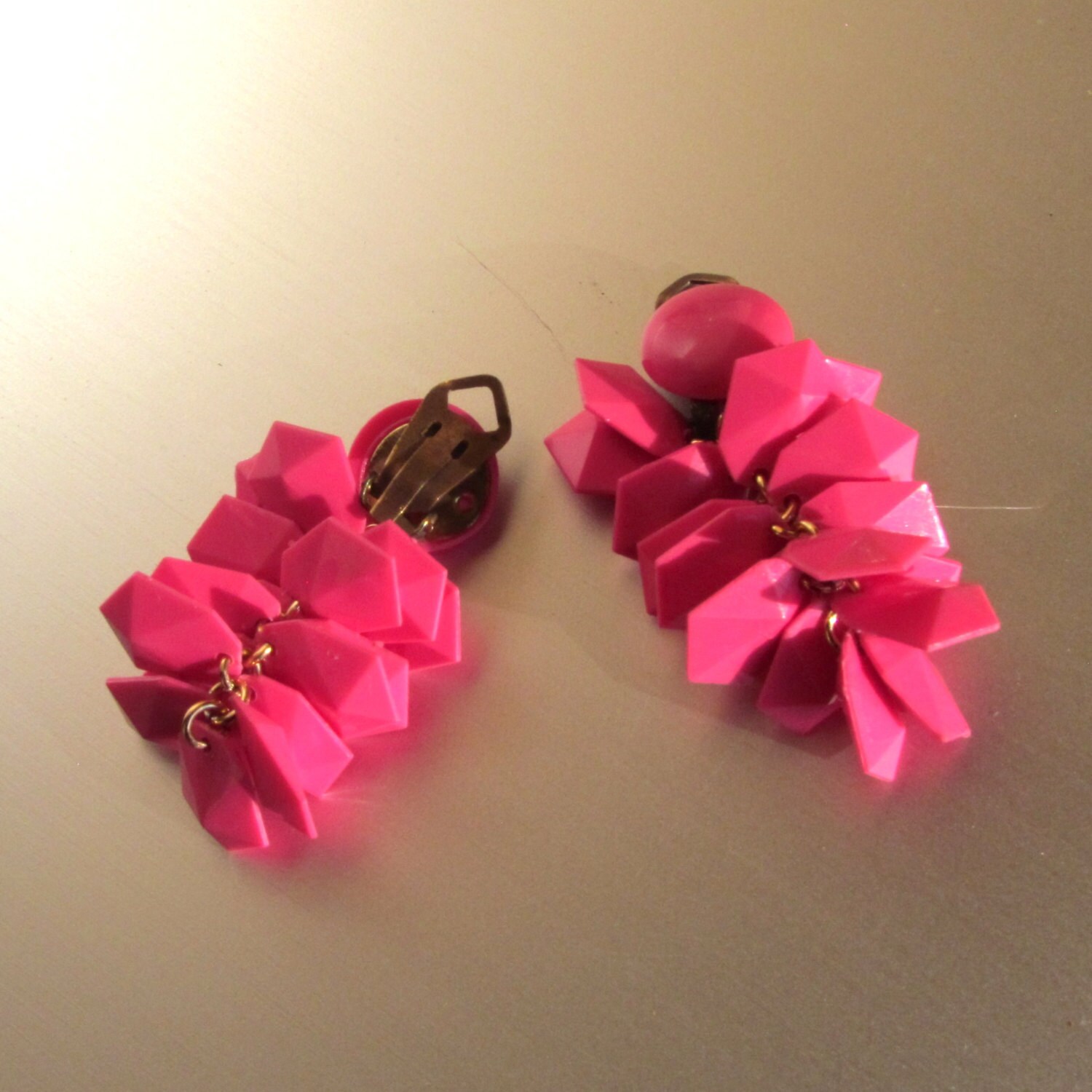 Vintage-Ohrringe. Fuchsia Aus Den 50Er/60Er Jahren Vintage-Ohrringe. Fuchsia Aus Den 50Er/60Er Jahren von MelaDudu