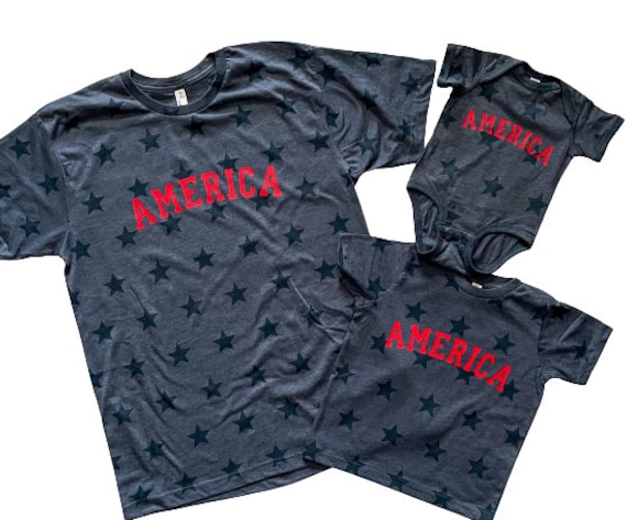 Navy Blue Star America Passendes Set | Schätzchen Strampelanzug Kleinkind Abschlag Erwachsener Unisex Familie Shirts 4.juli Patriotisch Blaue Sterne von MelandMae