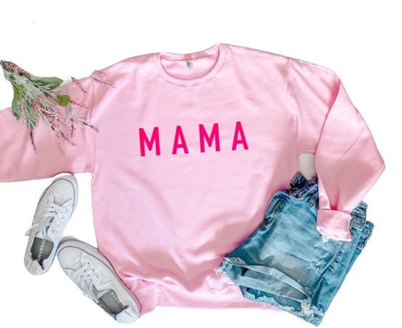 Pink Mama Grafik Sweatshirt | Großbuchstaben Fleece Mama Leben Süßes Mama Shirt Momming von MelandMae