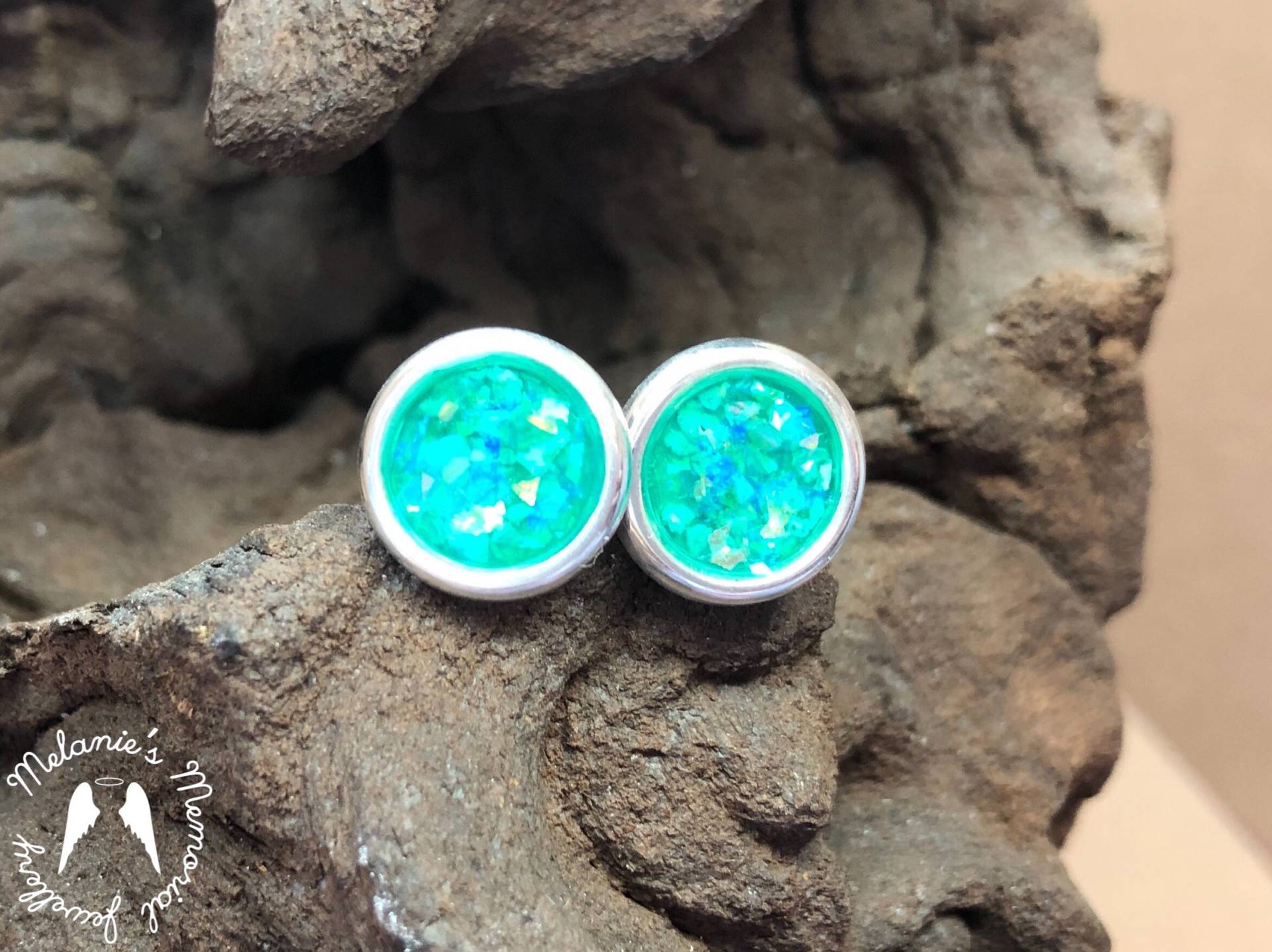 Ohrstecker Gedenkohrringe, Haustier Esche Oder Haare, Sterling Silber, Erinnerung, Andenken, Kremationsschmuck, Geschenkidee, Verlust, Trauergeschenk Ohrstecker Gedenkohrringe, Haustier Esche Oder Haare, Sterling Silber, Erinnerung, Andenken, Kremationsschmuck, Geschenkidee, Verlust, Trauergeschenk von Melaniememorial