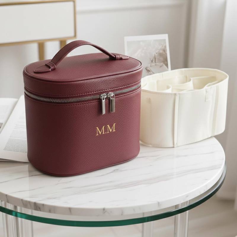 Personalisierte Lederkosmetiktasche - Benutzerdefinierter Make-Up-Organizer Mit Abnehmbarer Trennwand, Reise-Kosmetiktasche, Geschenk Für Frauen von MelanoraStudio