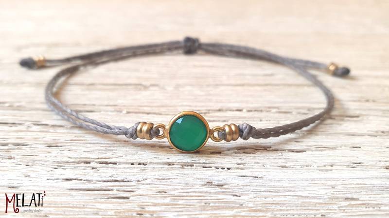 Makramee Armband, Grüner Onyx Stein Armband Schwarz Und Grau, Feines Mit Grünem Stein, Graues Makrameearmand, Filigran von MelatiJewelryDesign