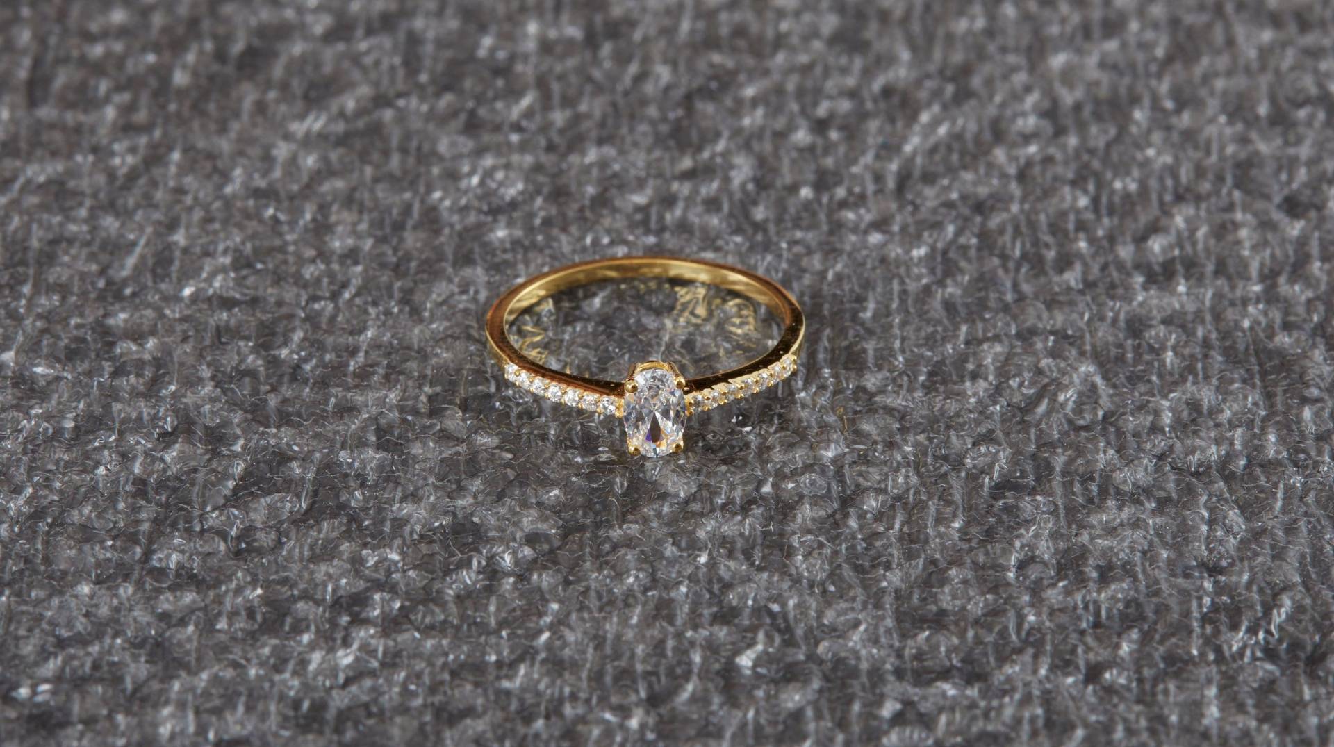 14K Solid Gold 0.50Ct Oval Cut Halo Verlobungsring, Jubiläum Ring Für Sie, Halbe Ewigkeit Simulierter Diamant Hochzeit Versprechen von Melchjewellery