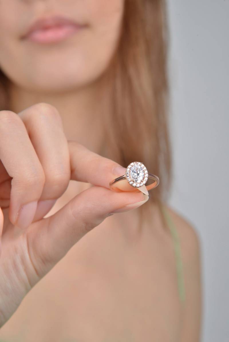 14K Solid Gold Oval Cut 1 Ct Cz Halo Verlobung Jahrestag Vorschlag Brilliant Handmade Ring von Melchjewellery
