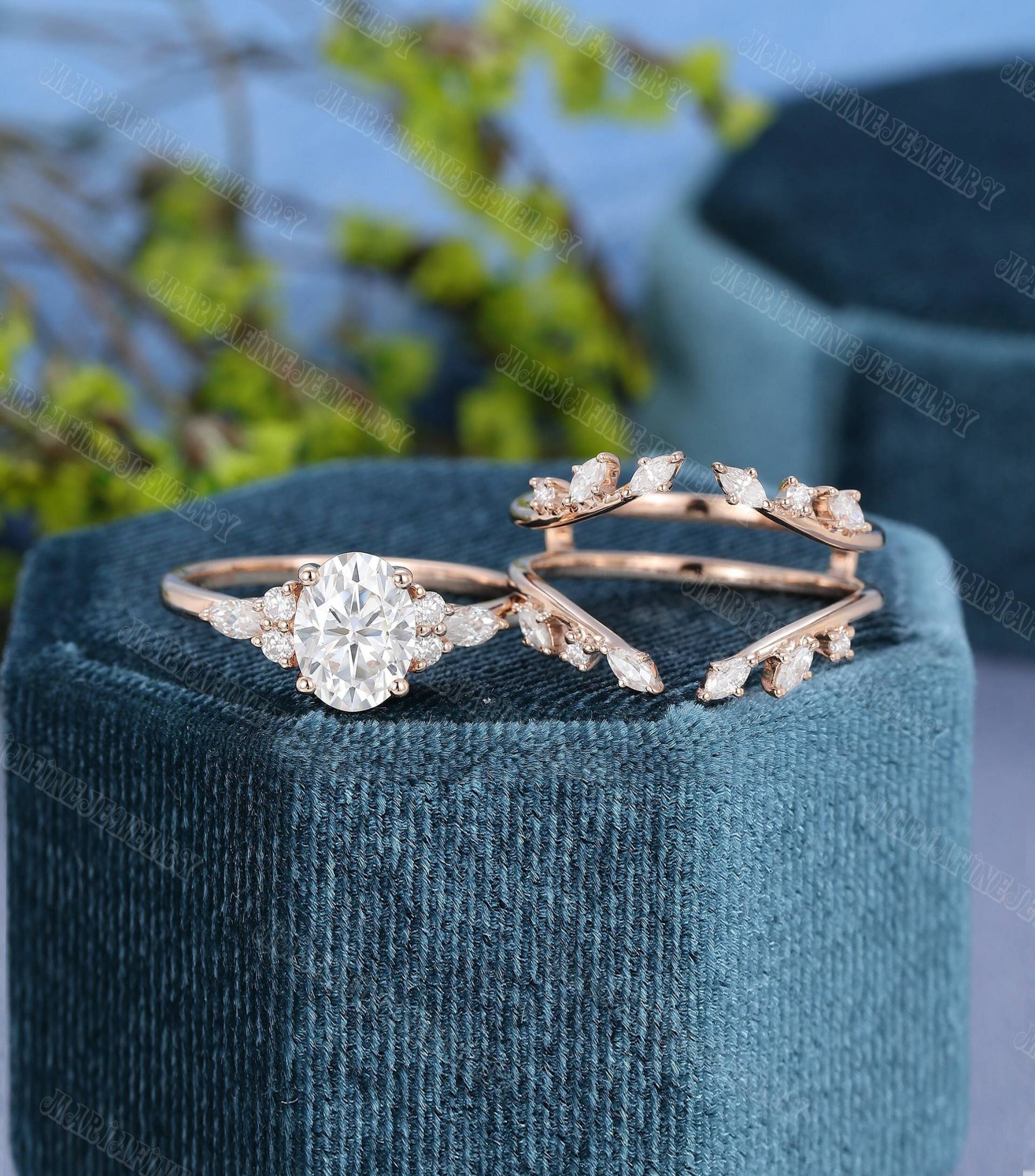 Ovalschliff Moissanite/Labordiamant Verlobungsring Set Rose Gold Vintage Einzigartige Marquise Doppel Gebogener Diamant Hochzeitsgeschenk von MeleJewelryUS