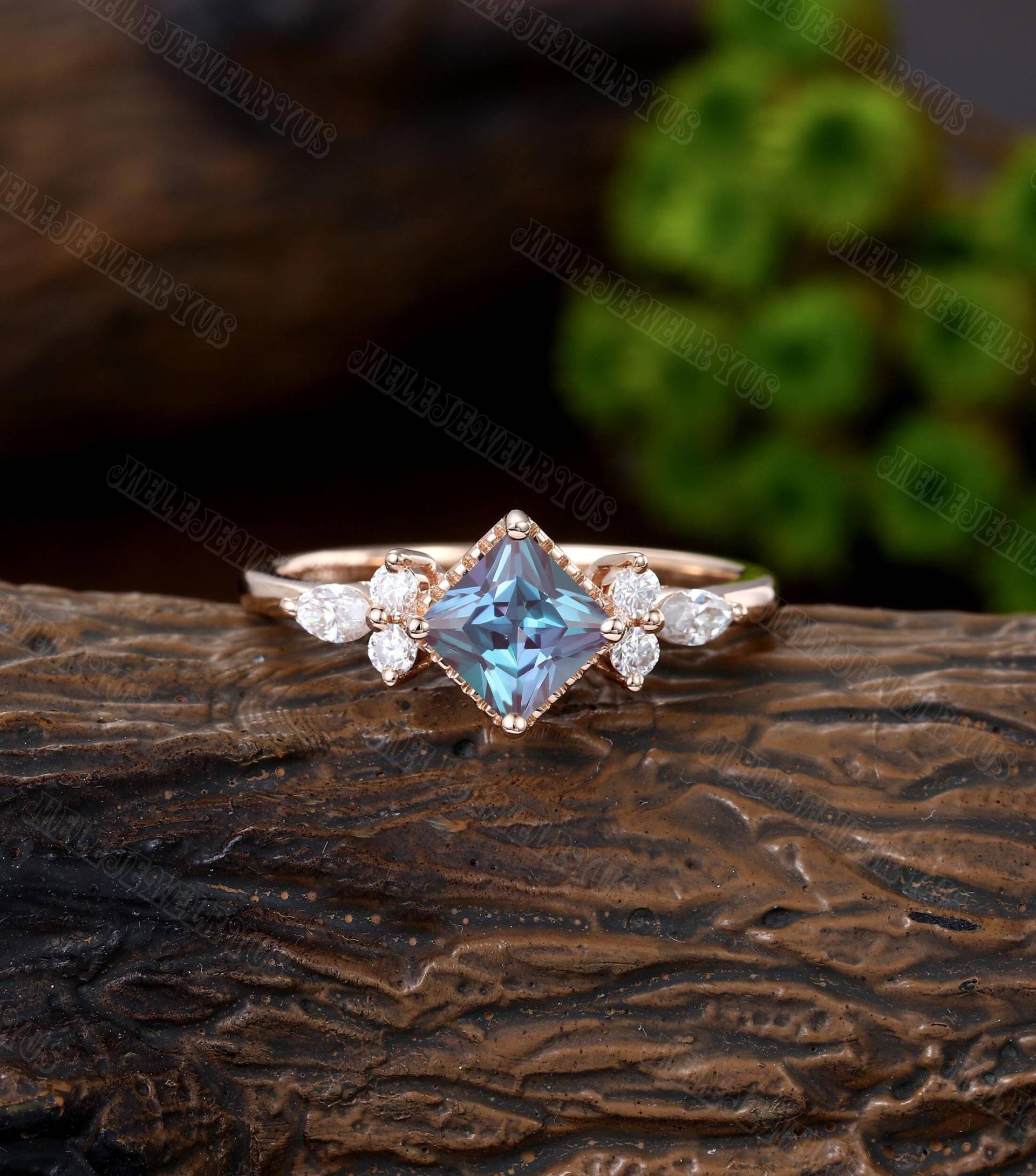Princess Cut Alexandrit Verlobungsring Rose Gold Einzigartige Art-Deco-Diamanthochzeit Braut Jahrestag Versprechen Geschenk Für Frauen Princess Cut Alexandrit Verlobungsring Rose Gold Einzigartige Art-Deco-Diamanthochzeit Braut Jahrestag Versprechen Geschenk Für Frauen von MeleJewelryUS