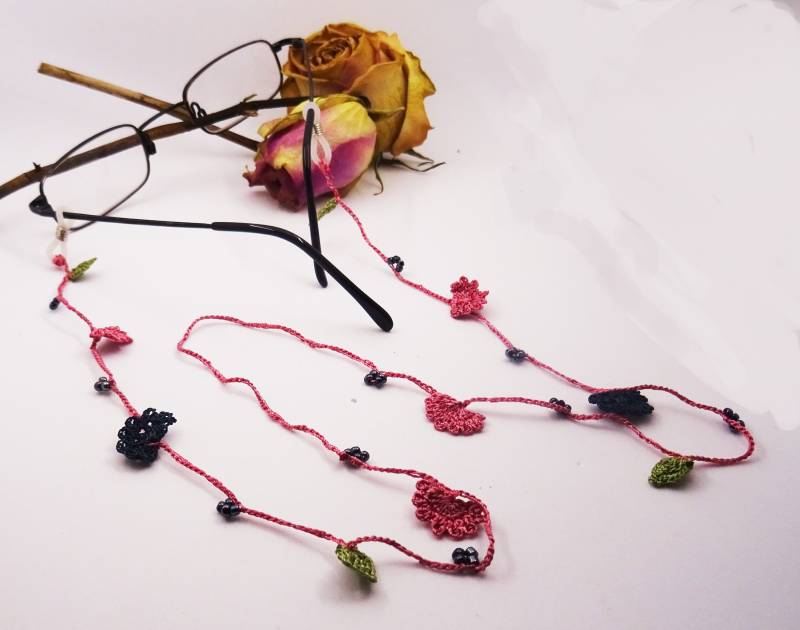 Rosa, Blaue Brillenkette Rosa, Blaue Brillenkette von Melidesignnn
