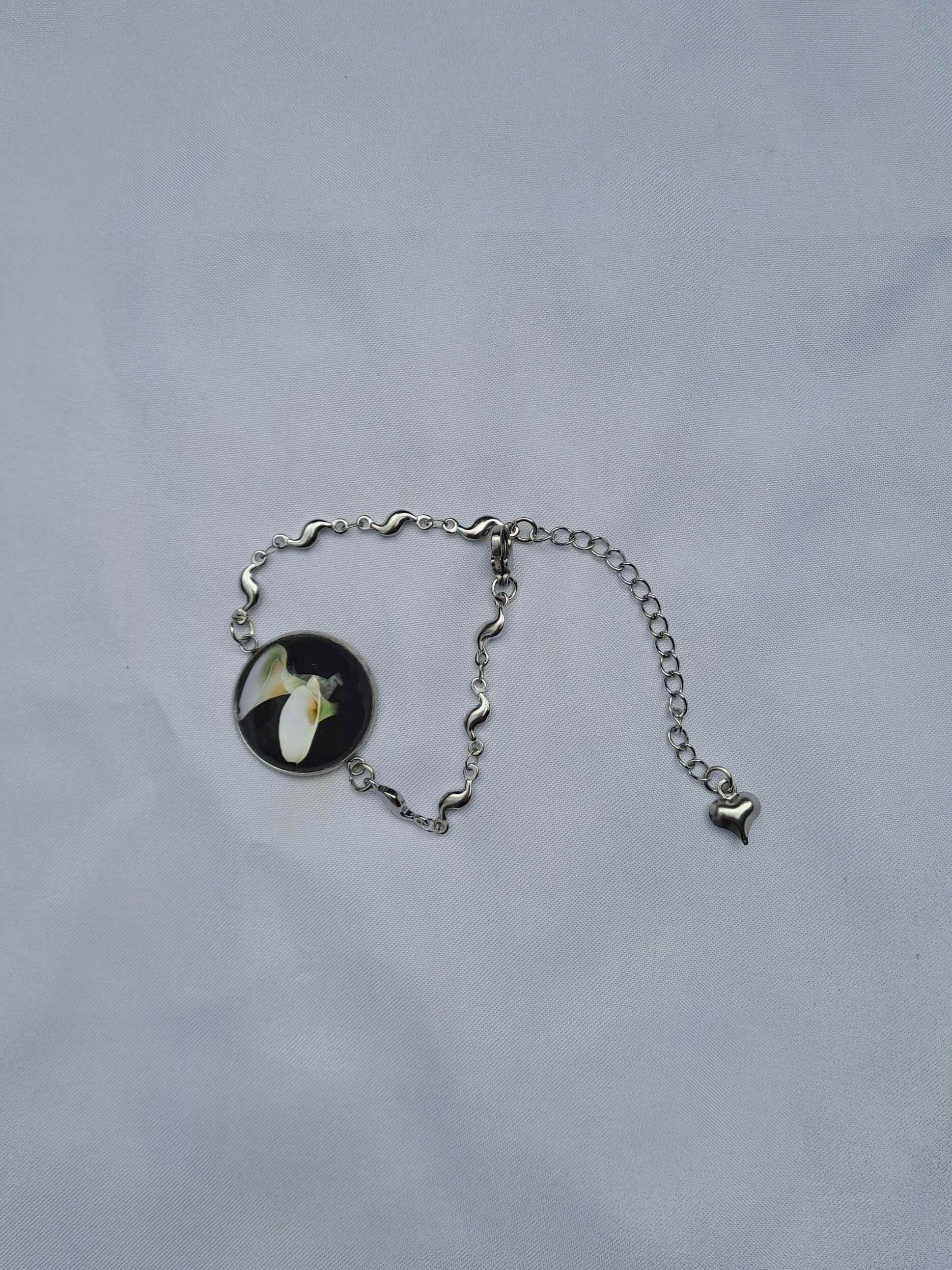 Armkettchen Mit Einem Grossen Blumen Cabachons von Meliaveli