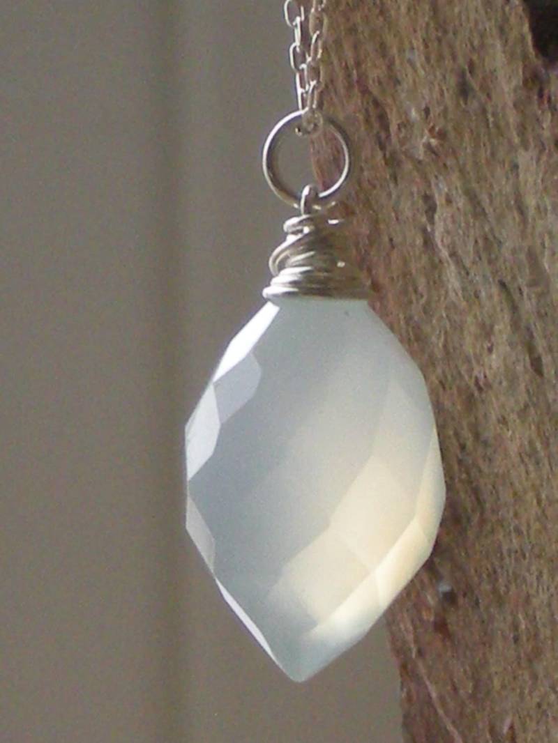 Chalcedon Und Sterling Silber Halskette | Weiße Transluzente Natürliche Facettierte Perle Stein Draht Gewickelt Einfach Minimal Schmuck Fein Edel Chalcedon Und Sterling Silber Halskette | Weiße Transluzente Natürliche Facettierte Perle Stein Draht Gewickelt Einfach Minimal Schmuck Fein Edel von Meliloo