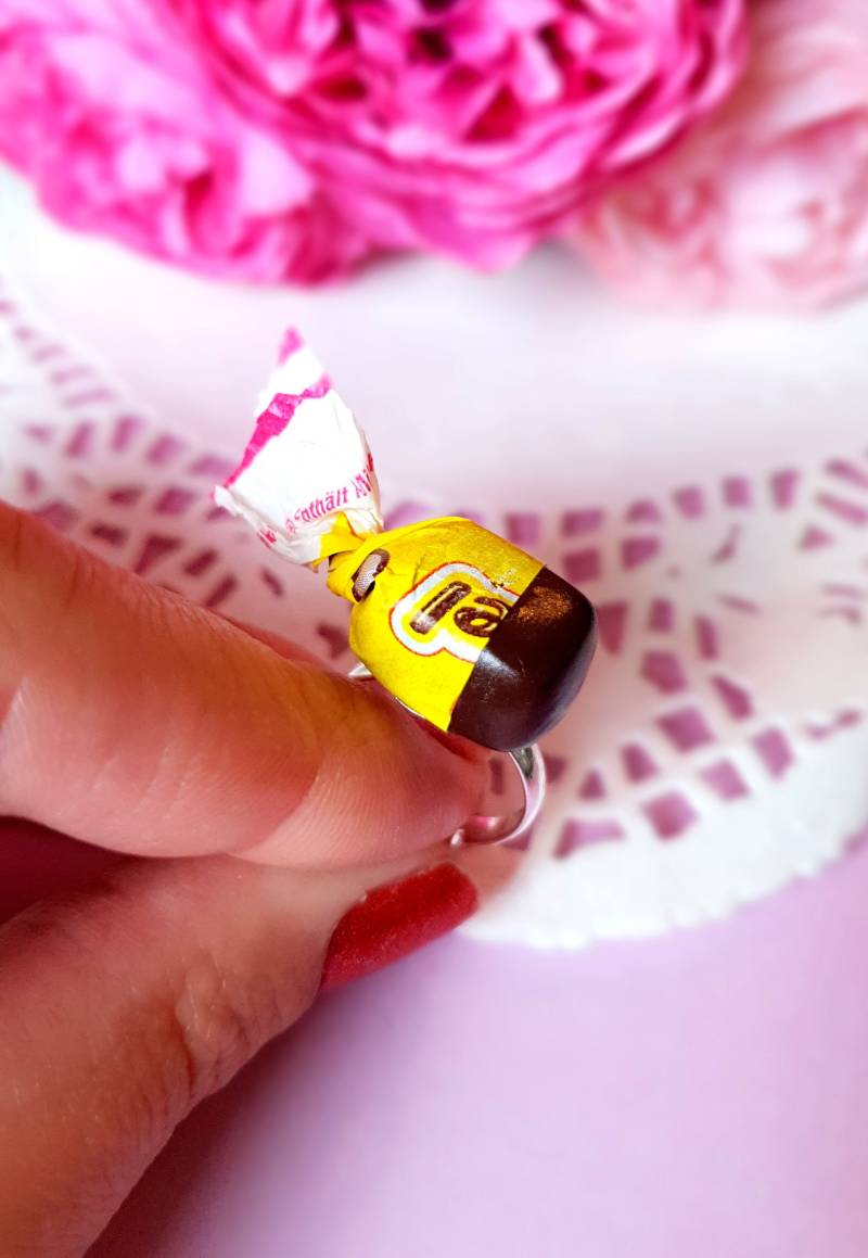 Karamell-Bonbon-Ring Gourmet-Fimo-Schmuck Karamell-Bonbon-Ring Gourmet-Fimo-Schmuck von Melimelofimo