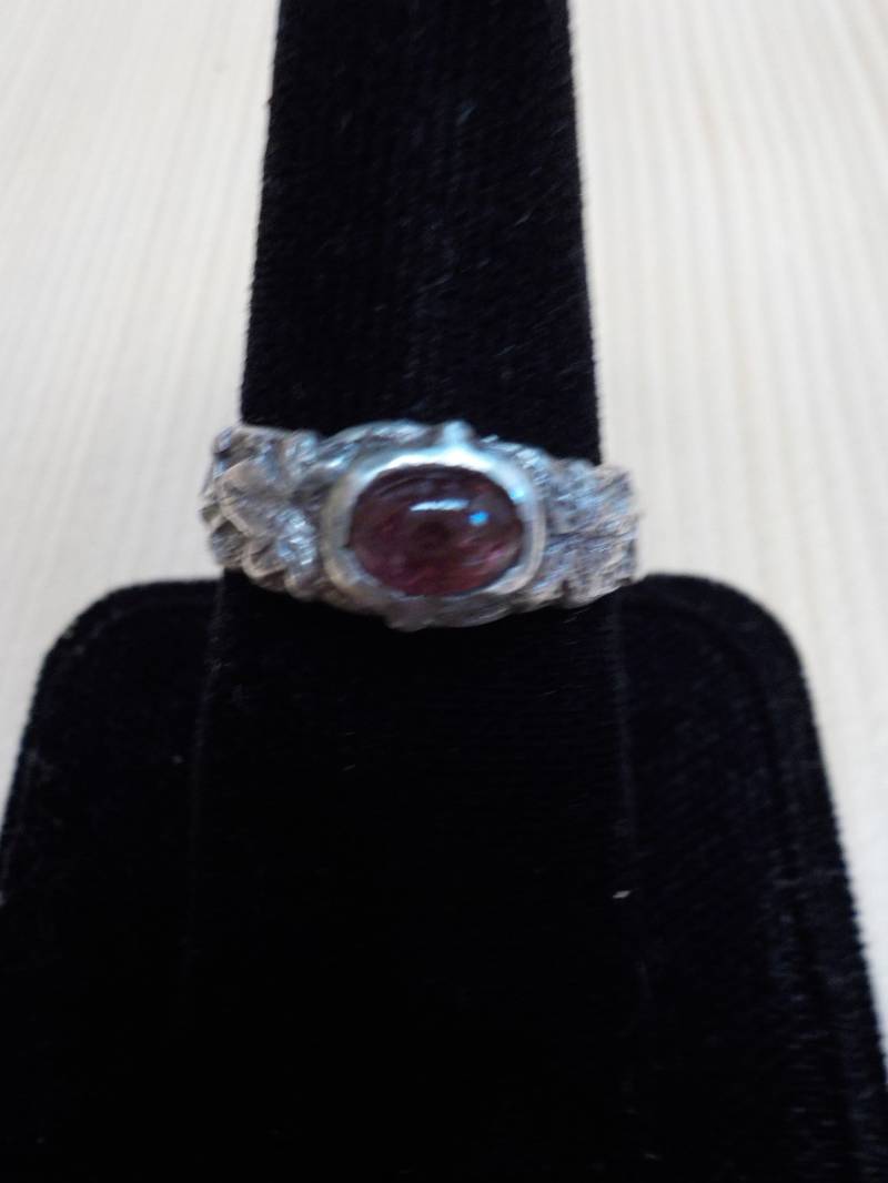 Ivy Gemusterten Granat Ring Ivy Gemusterten Granat Ring von MelissaToade