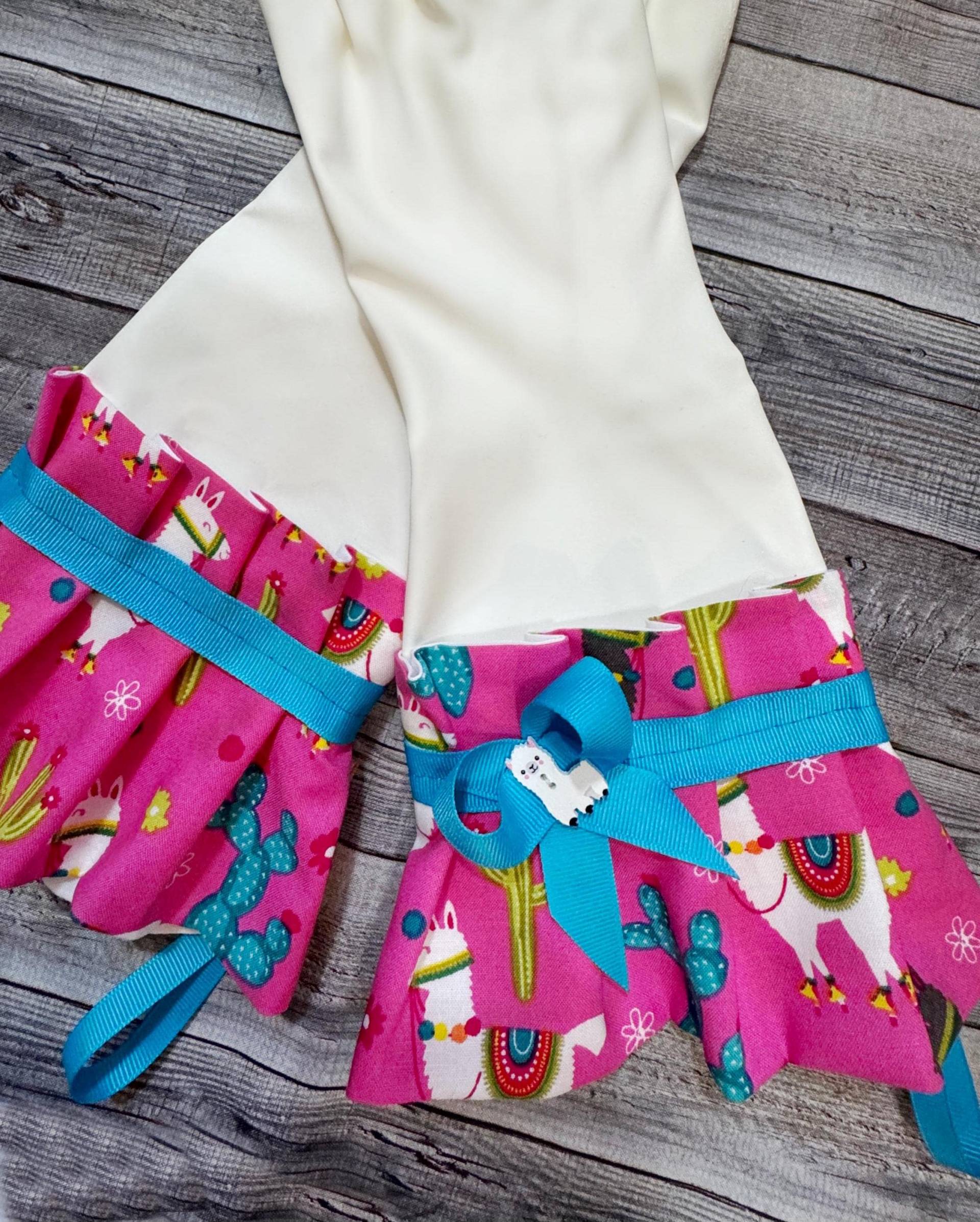 Nachhaltige Geschirrhandschuhe Mit Einem Hauch Von Lama Cheer, Perfekt Verpackt Zum Verschenken Nachhaltige Geschirrhandschuhe Mit Einem Hauch Von Lama Cheer, Perfekt Verpackt Zum Verschenken von MelissasHands