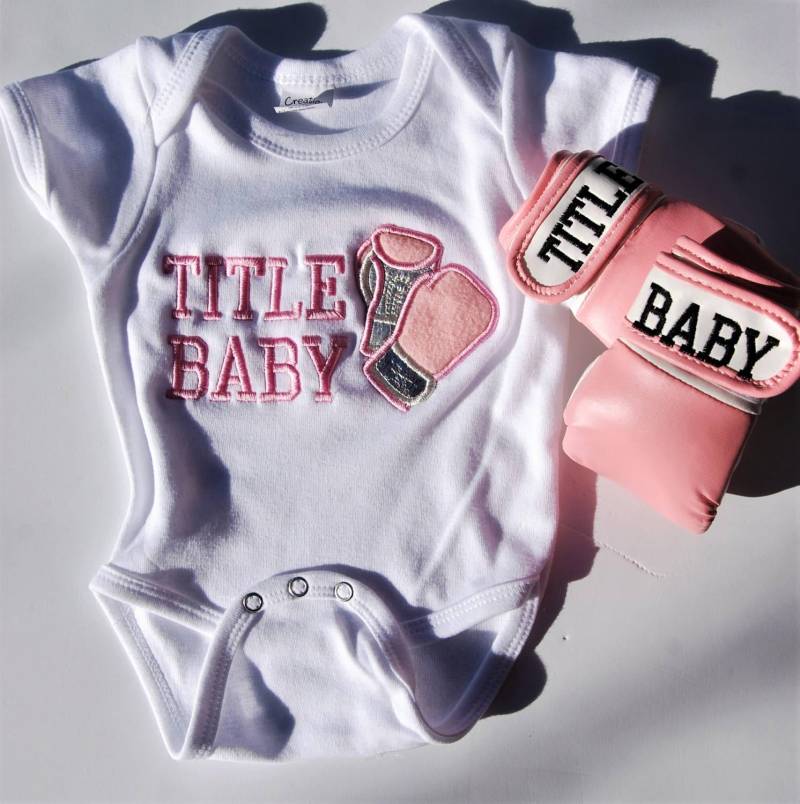 Baby Champion Starter Kit Personalisierter Body Und Handschuhe von MelissasStitches