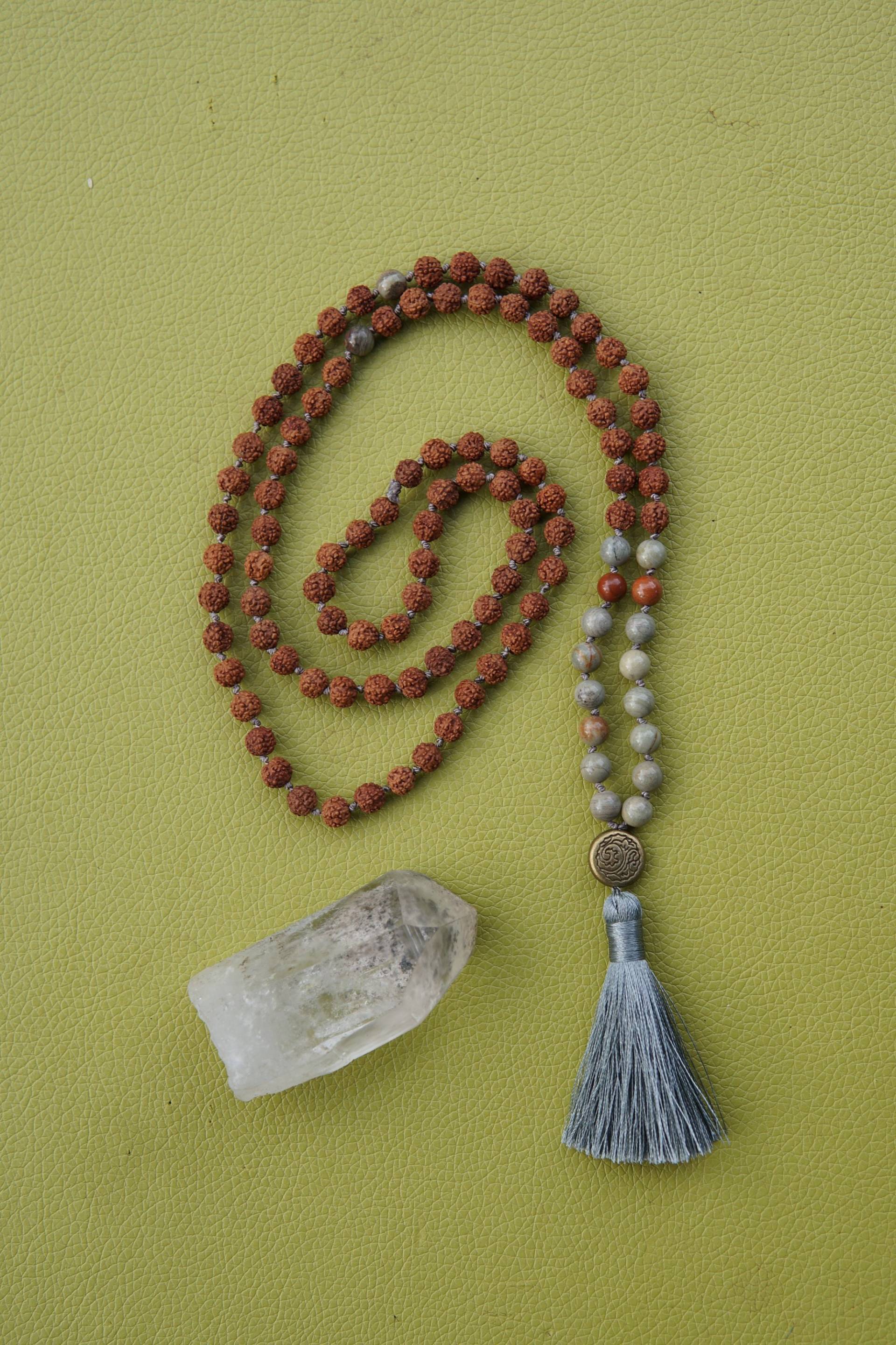 Erdung Mala ~ Silber Blatt Jasper Rudraksha Erdung Mala ~ Silber Blatt Jasper Rudraksha von MellowMalas