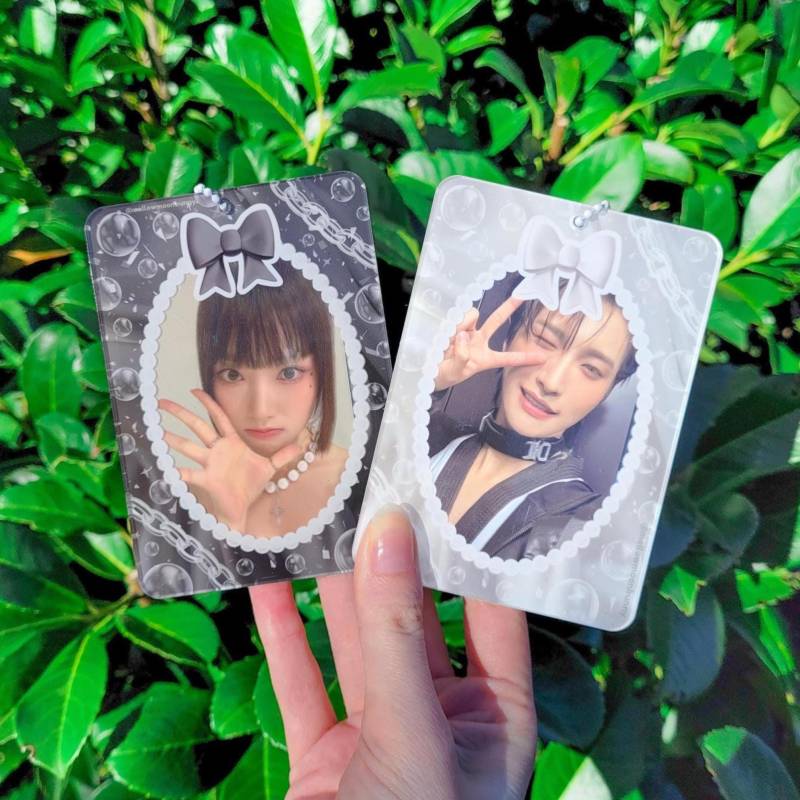 Kpop Acryl Pc Halter | Doppelseitiger Fotokartenhalter Schlüsselanhänger Schwarz-Weiß-Fotorahmen Konzert Zubehör von MellowMoonBunny