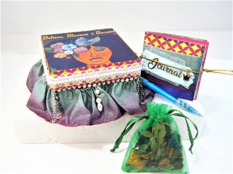 Handgefertigte Glittery Inspirational Personal Andenken Schmuckschatulle W/Mini Journal Und Potpourri von MelodysGiftDepot