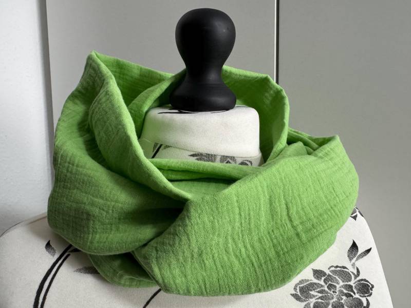 Loop/Schal Aus Musselin Grün Uni Für Jugendliche Und Erwachsene Handmade Halstuch Musselintuch von Melsch16