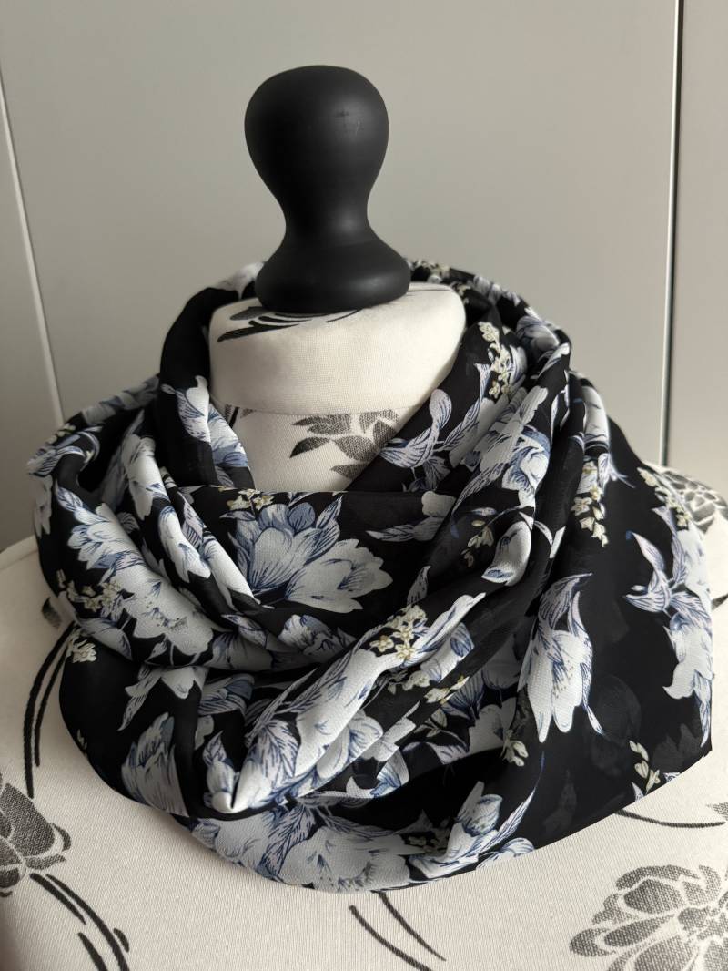 Loop Schal Chiffon Blumen Schwarz-Hellblau Edel Jugendliche Erwachsene Handmade Halstuch Chiffontuch Leichter von Melsch16